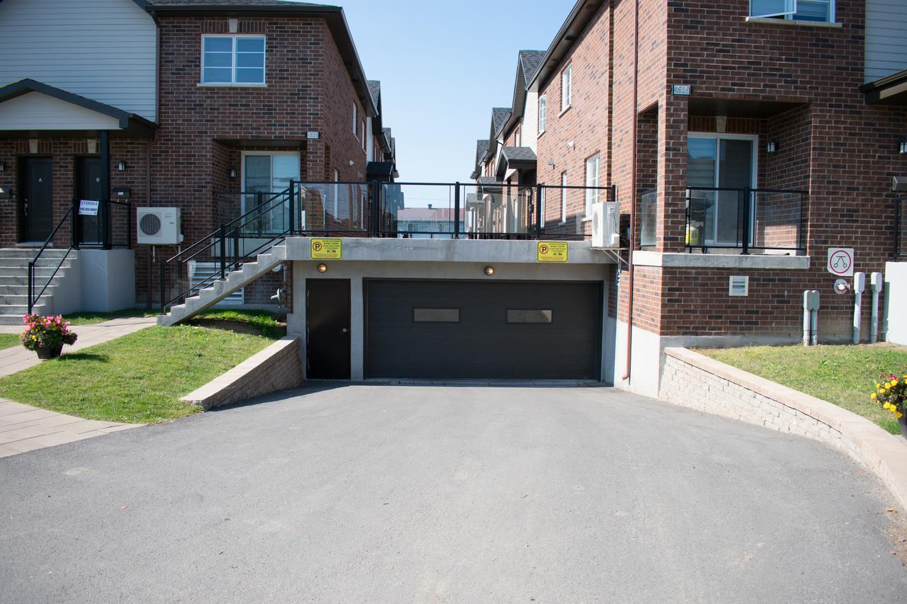 Luxury Two Story Villa Unit D Laval Exterior foto